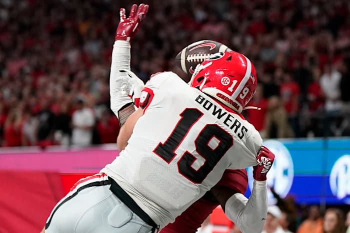 Dec 2, 2023; Atlanta, GA, USA; Georgia Bulldogs tight end Brock Bowers (19) attempts to make a catch against Alabama Crimson Tide defensive back Trey Amos (9) during the second half in the SEC Championship game at Mercedes-Benz Stadium. Mandatory Credit: Dale Zanine-USA TODAY Sports
